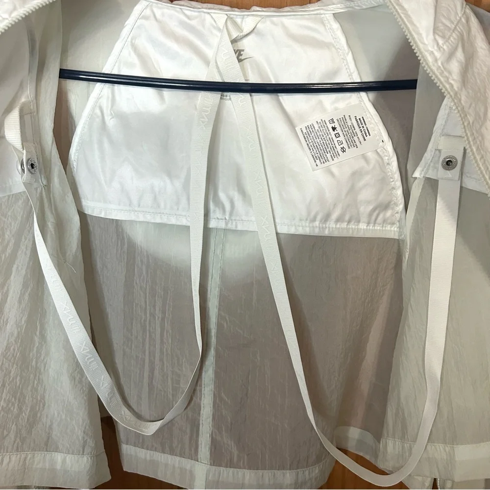 Nike women running division water/wind repel jacket, white/green - Picture 7 of 11